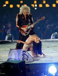 2012 Olympics Closing Ceremony London, queen and jessie j brian may sex pose