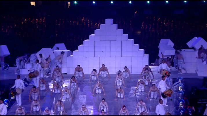 2012 Olympics Closing Ceremony London, Kate Bush Running Up That hill pyramid